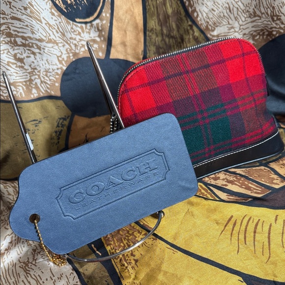 Coach Light Blue Leather Overside Hand Tag with Gold Chain/Collectible piece - Picture 3 of 4